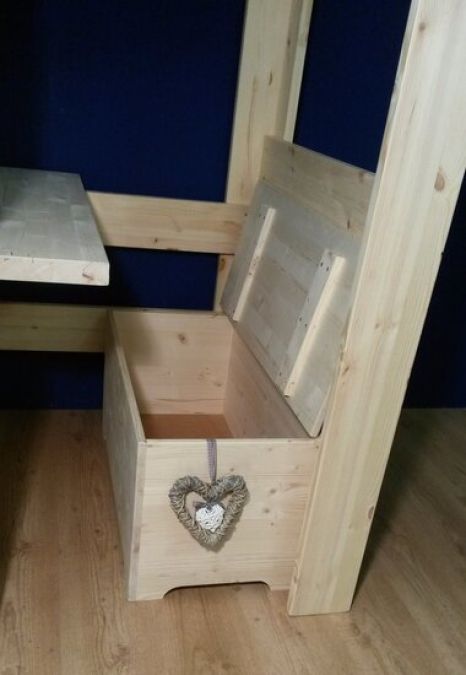 2-persoons HOOGSLAPER/STAPELBED MAUD met tafel en 2 opbergbankjes